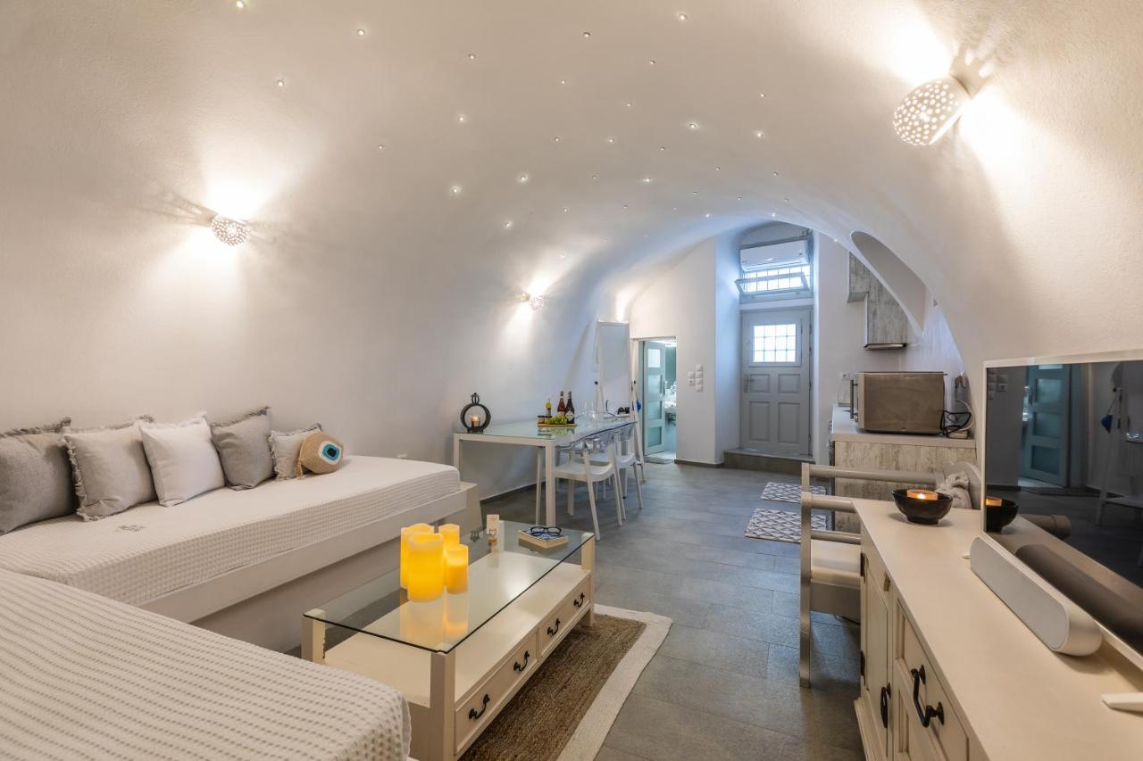 Volcave Suites Karterados  Exterior photo